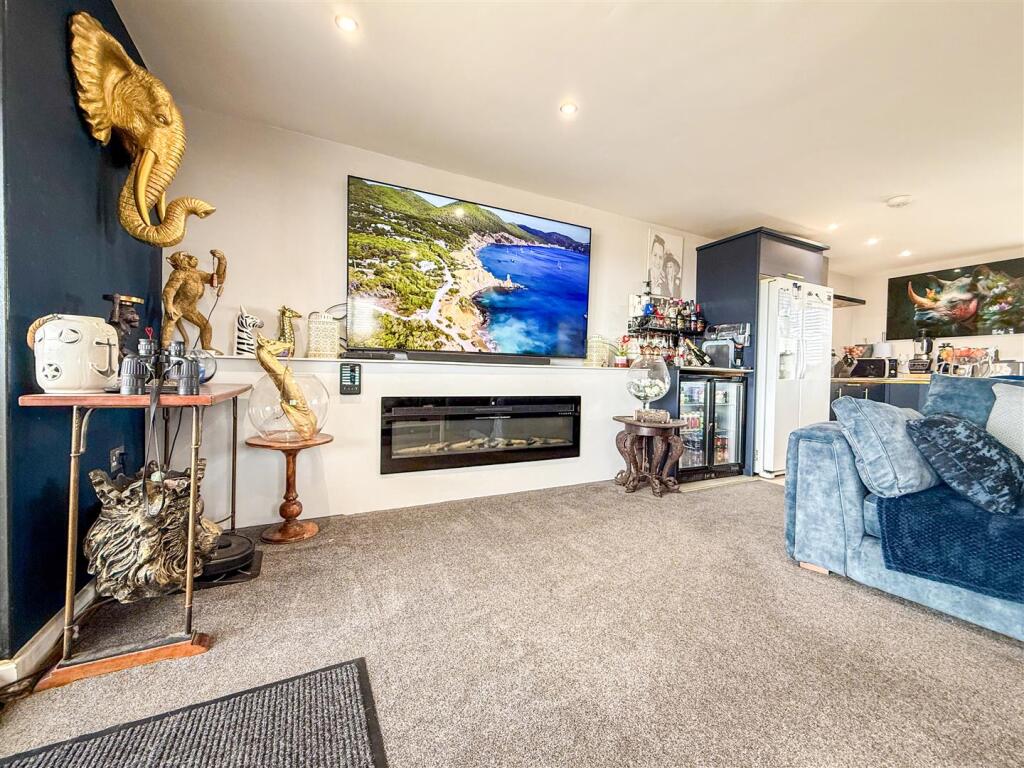LOUNGE AREA / FAMILY ROOM