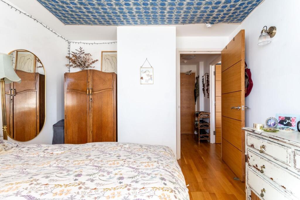 bedroom (3).jpg