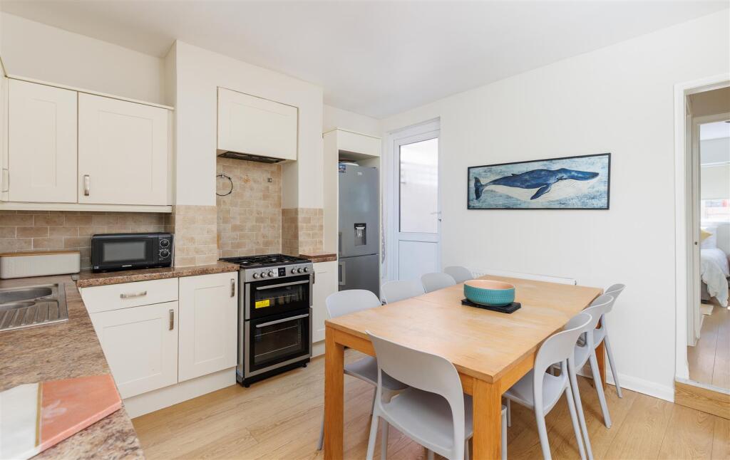Kitchen 1-1