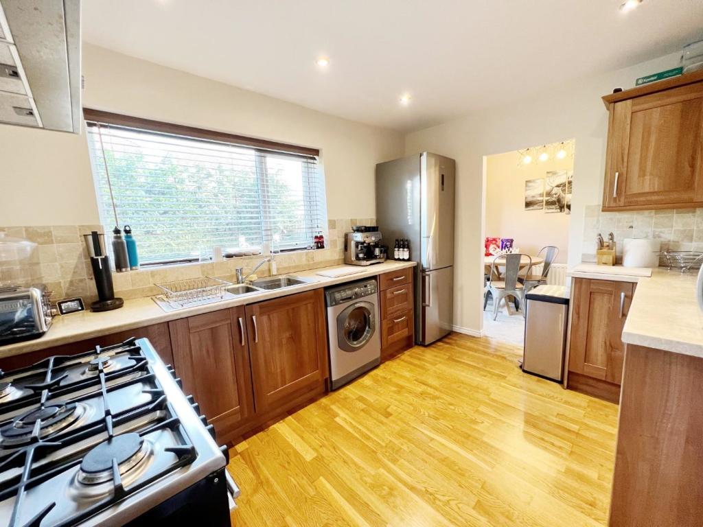 Kitchen pic 1.jpg