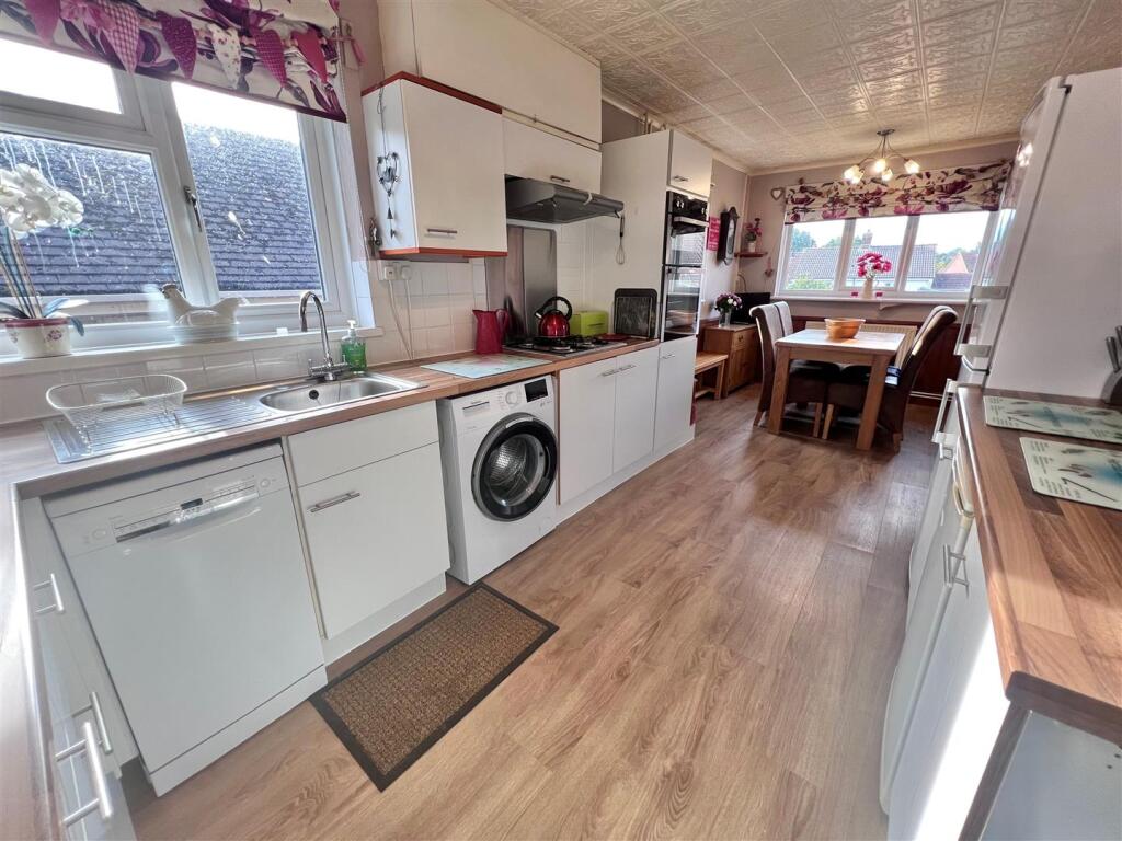 Kitchen 3.jpg