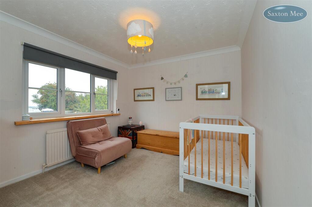 35, The Avenue - bedroom 2 2238.jpg