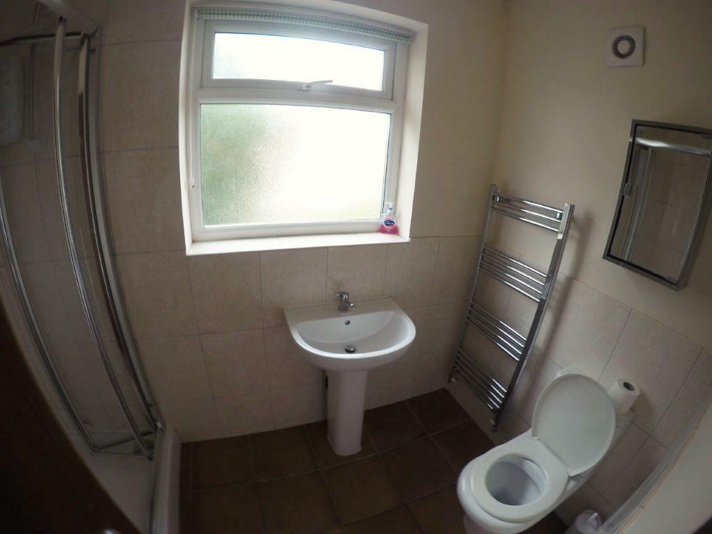 70BR06_Bathroom_1st_Floor.jpg