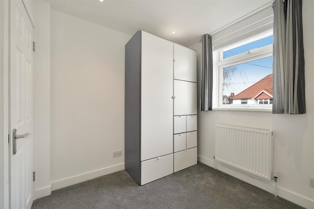 First Floor, 3 Tring Avenue - 3lmDpkGQiW9xdm9s78f6