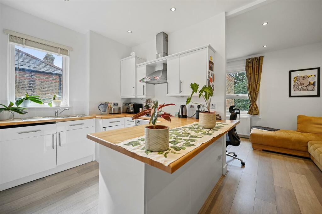 BCAR - Flat 4, 17Twyford Avenue - Kitchen (4).JPG