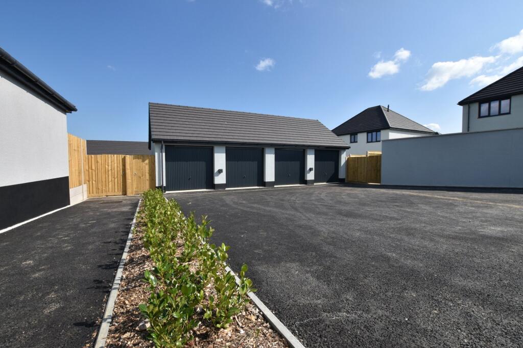 Dble. Garage &amp; Drive