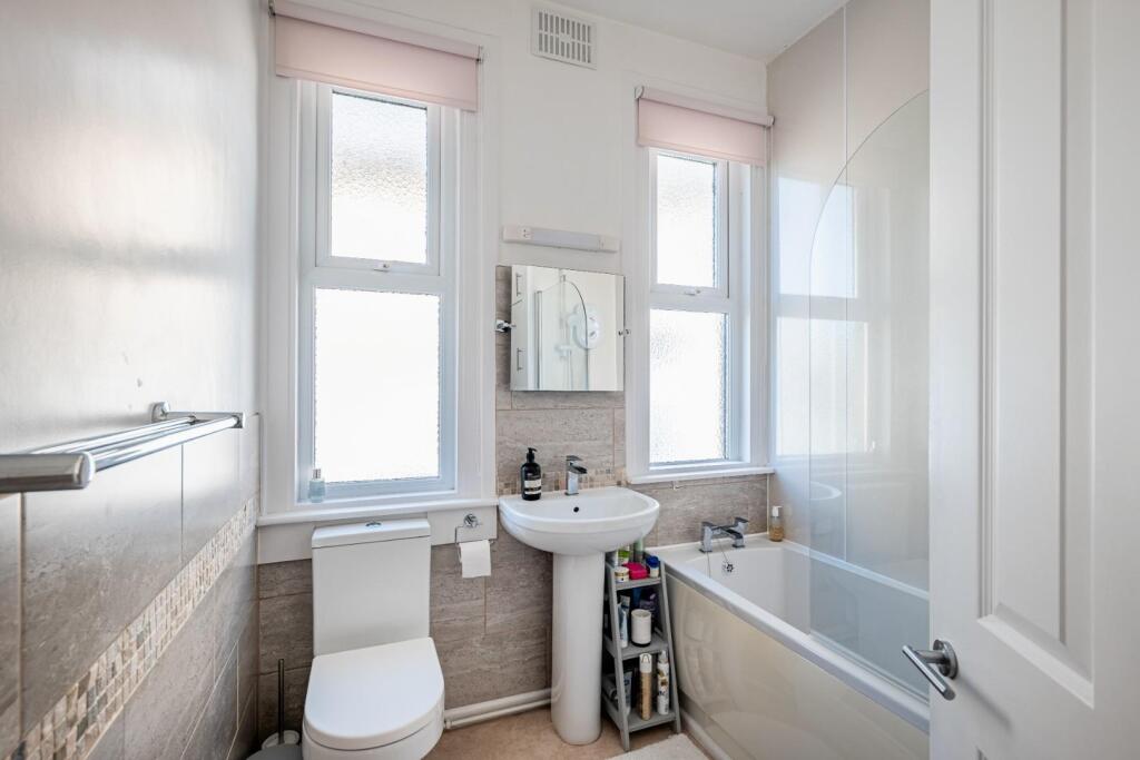 Flat 4 78 Lower Oldfield Park BA2 3HP-11.jpg