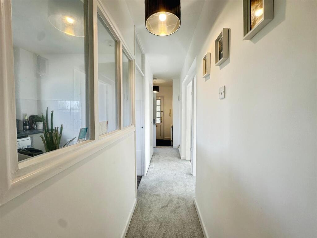 e13893f9--4965-B633-E40743F59AF8-36958-00000CC4C4C