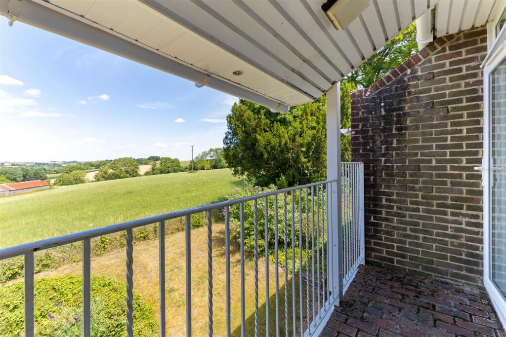 95037_19 Little Dean Court Winton Hill (17).jpg