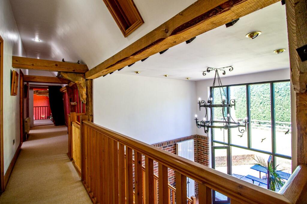 2 Clamp Farm Barns [Landing].jpg