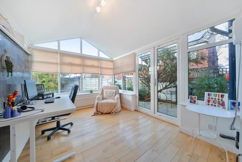 1385344-21-69298687803fe-ARW-1