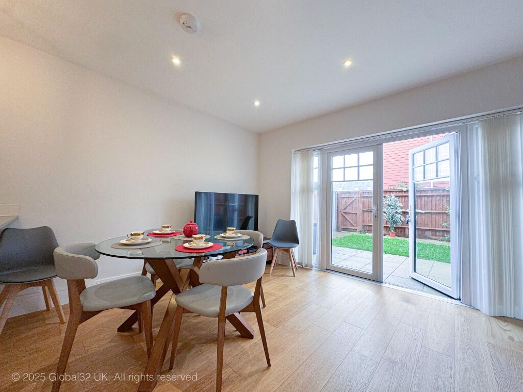 Kitchen / Dining Roo