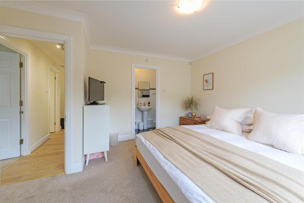 3-68 Upper Rich Rd Bed 3.jpg