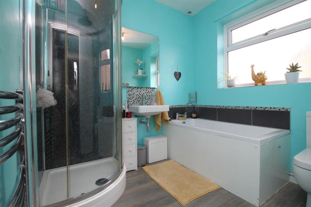 bathroom .JPG