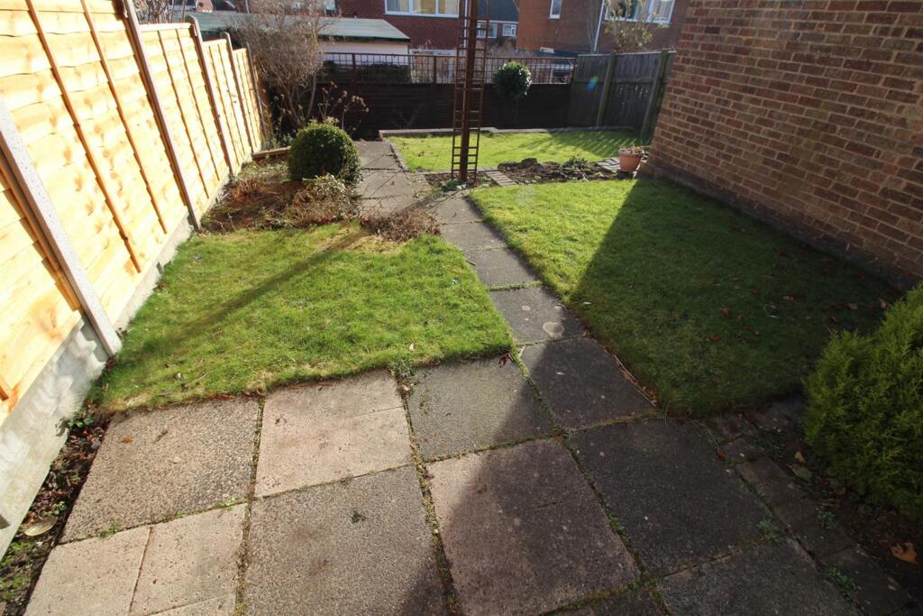 10 Kempston Way-Rear2.JPG