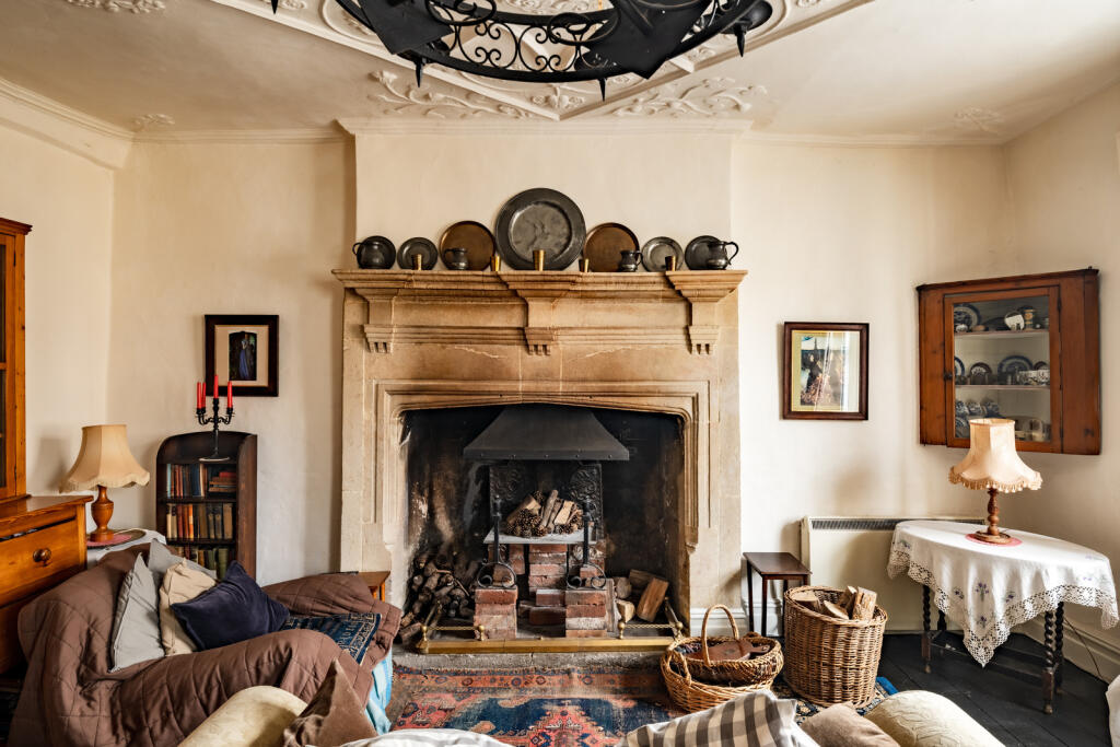 265428 - OM-hr-18.jpg