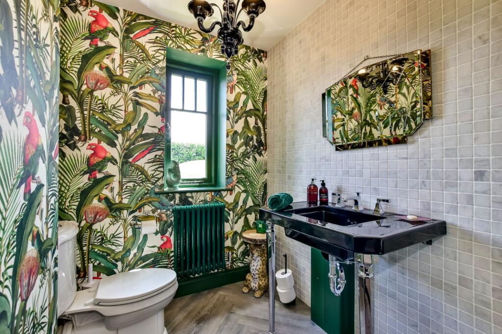 Ground Floor Guest Cloakroom