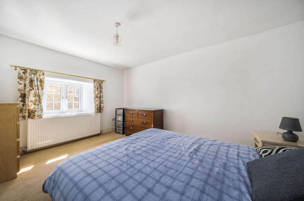 1297583-4-682f04a...