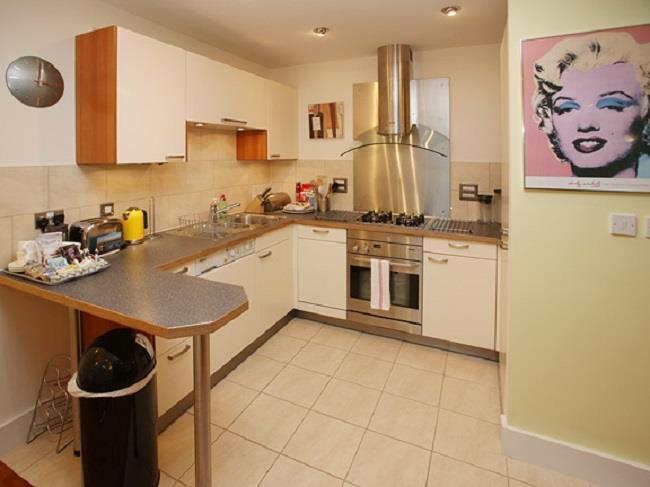 48 Dolphin Quays - kitchen Expedia.jpg