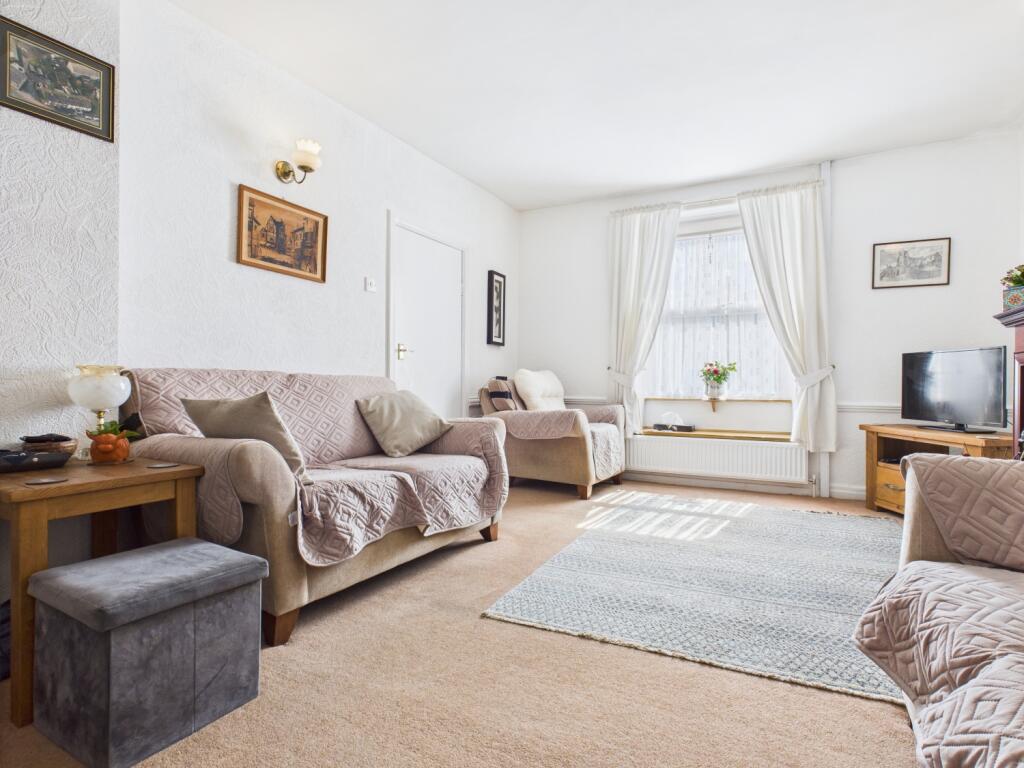 CAM03729G0-PR0107-STILL028