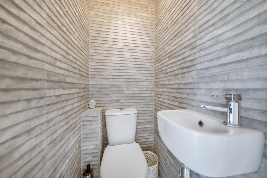 1301974-11-683d72...