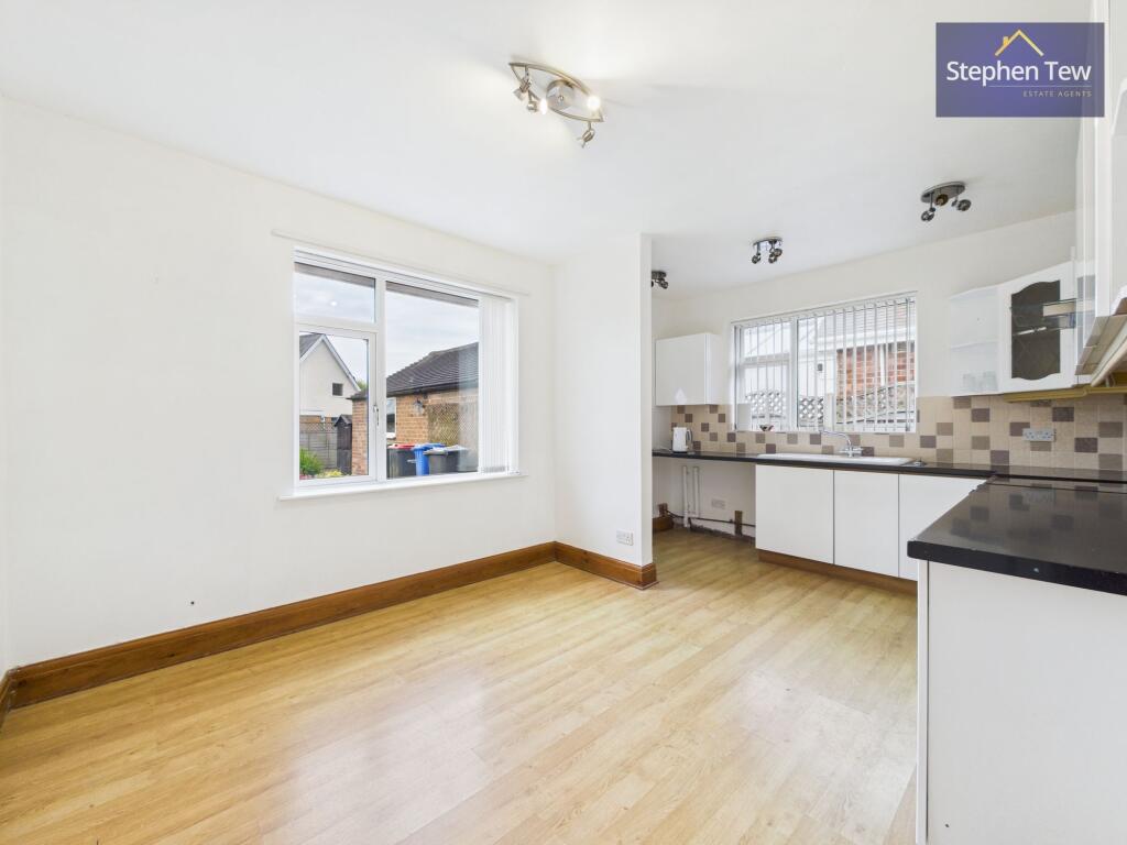 Kitchen/ Dining Room