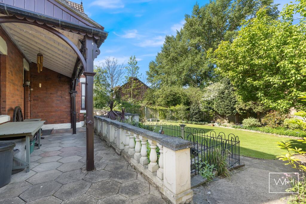 2 Finkle Street, Ben