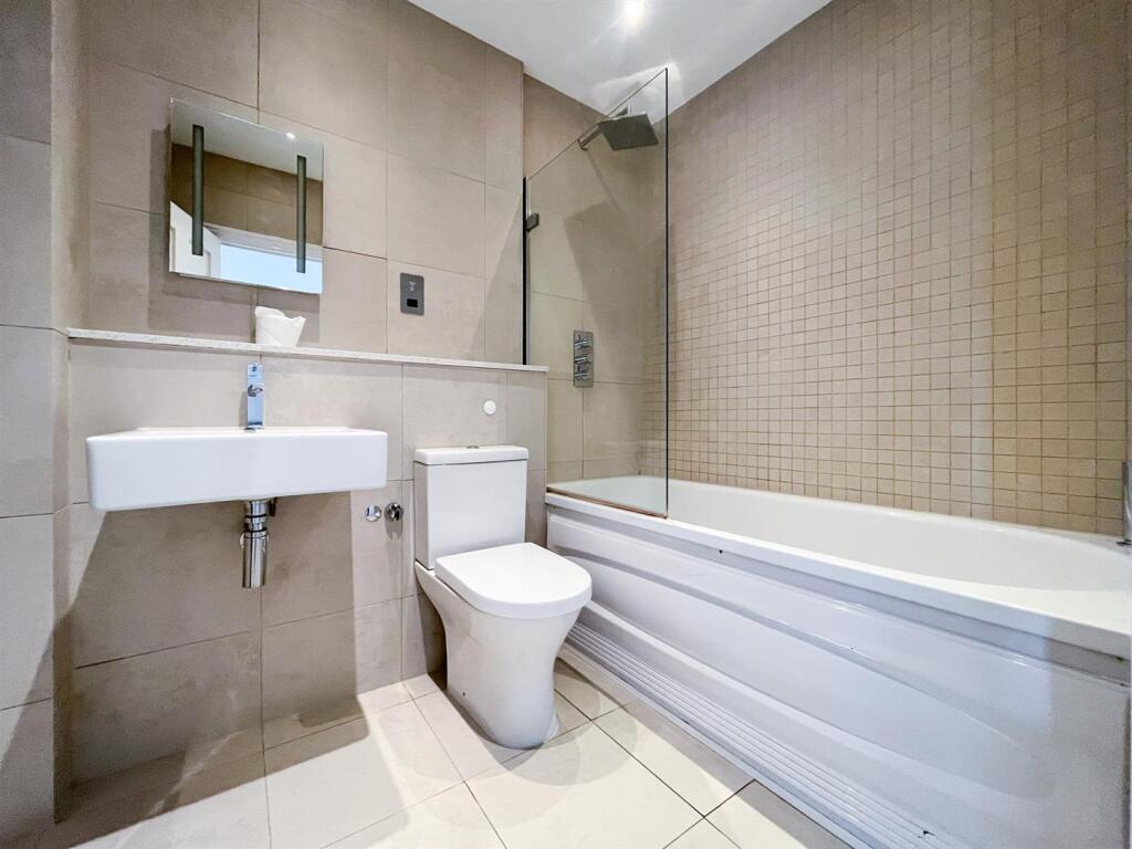 en-suite (1 of 1).jpg
