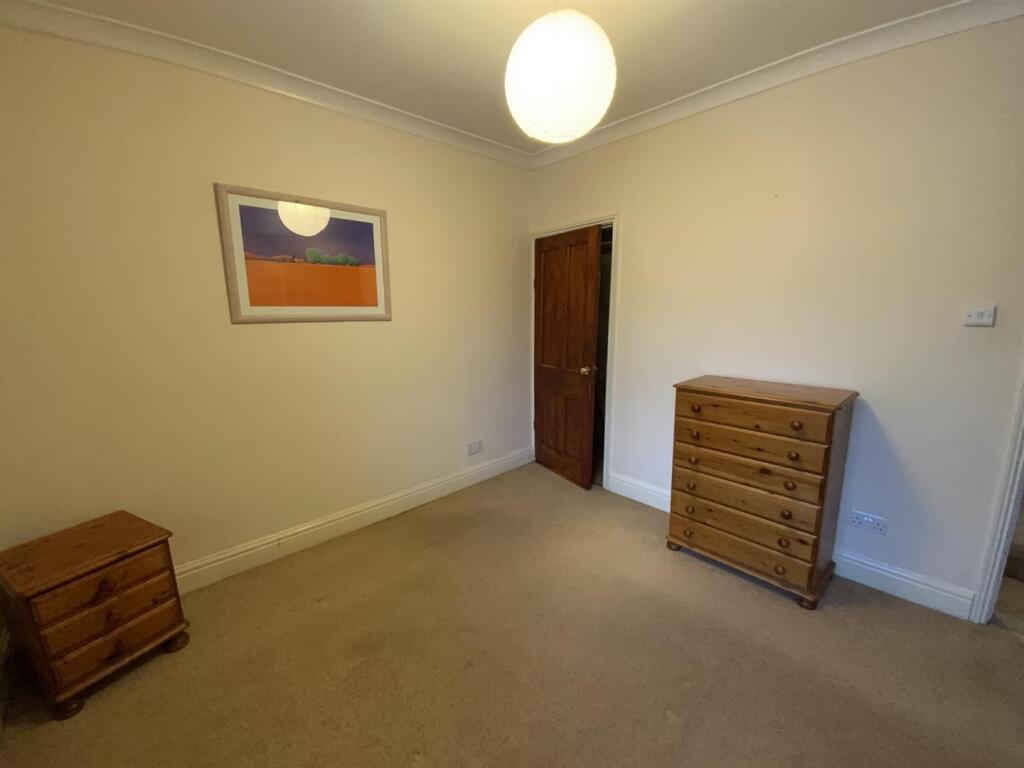 16 - bedroom.jpg