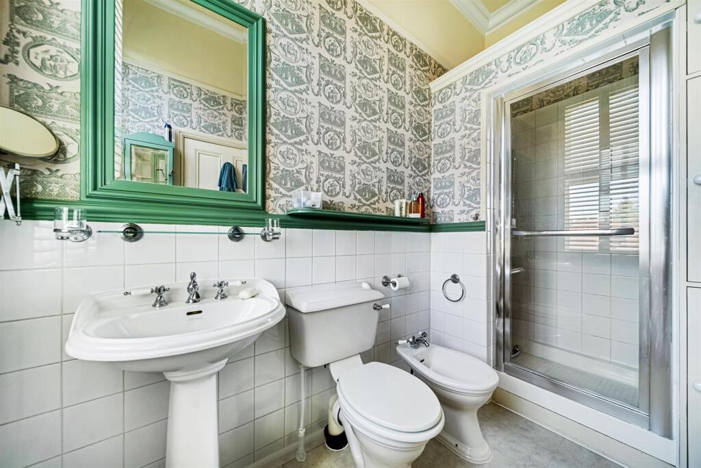 Bed 1 En Suite Shower Room