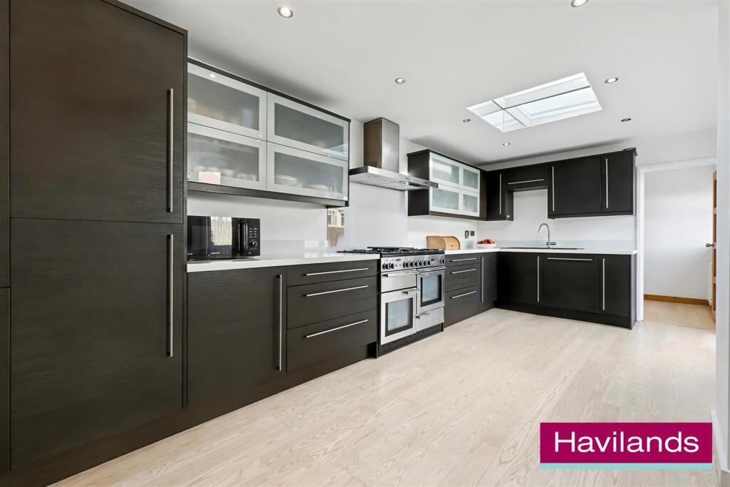 Wolves Lane N13 6DR-7.jpg