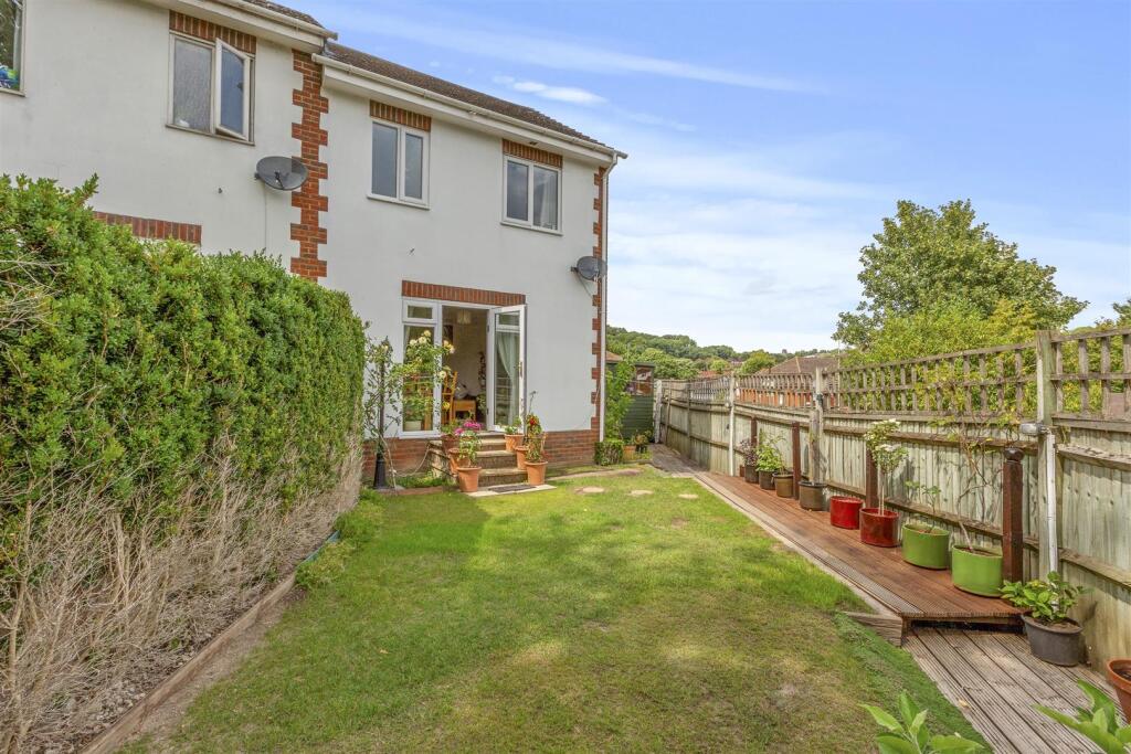 142b Totteridge Road, HP13 6HZ-11.jpg