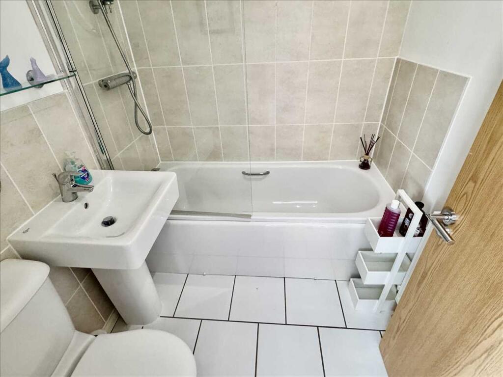 ENSUITE BATHROOM