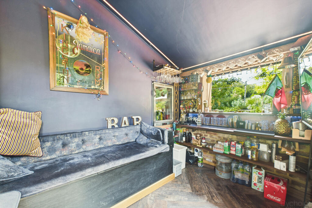 CAM05449G0-PR0015-STILL019