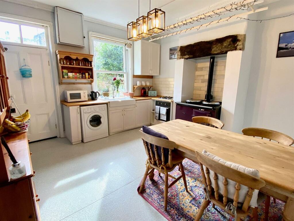 bracken hill 6 kitchen.jpg