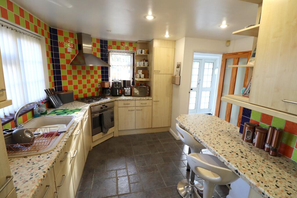 KITCHEN/BREAKFAST ROOM