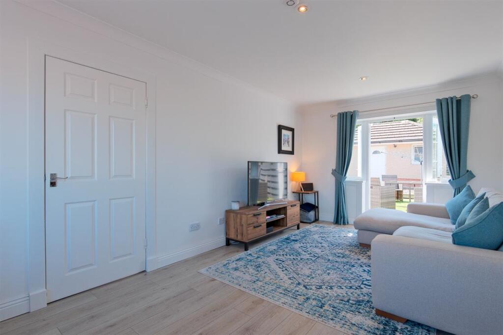 Living Room / Dining