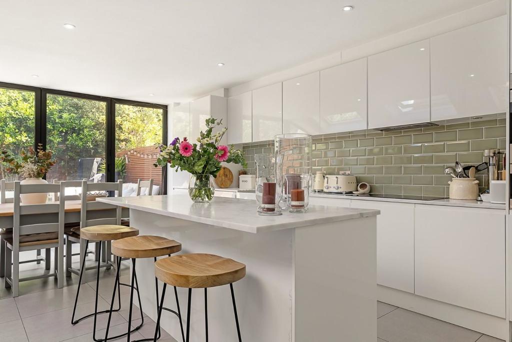 Kitchen (2).jpg