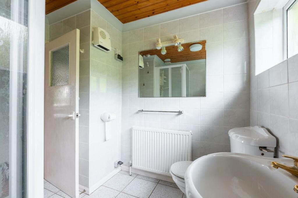 bathroom-2.jpg