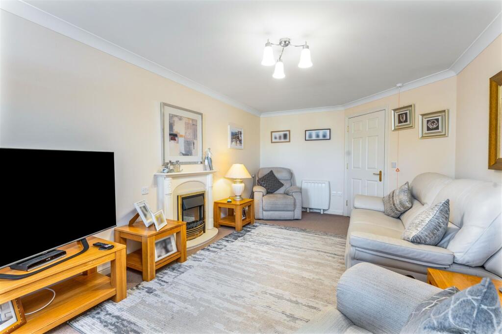 41 Foxhall Court, Banbury-10.jpg