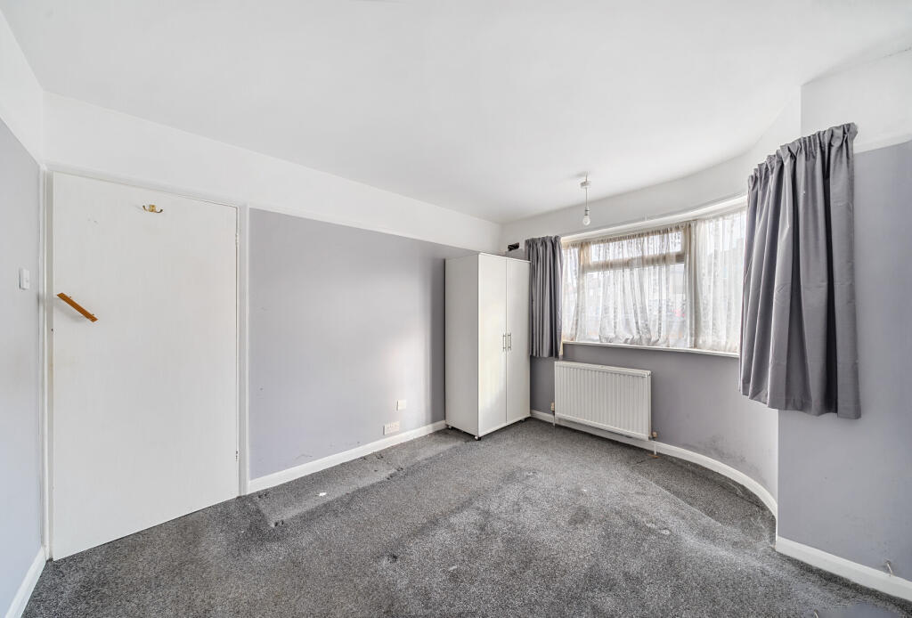 1375748-6-690b290...