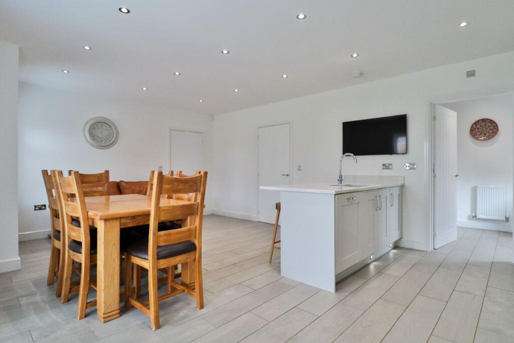 Dining/Kitchen
