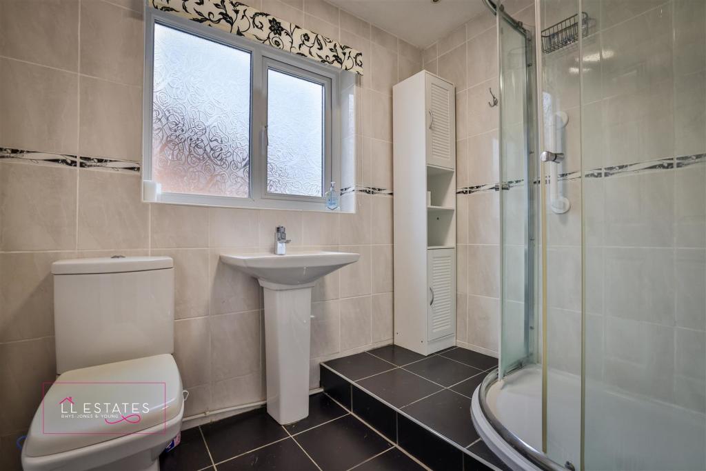 Shower Room.jpg