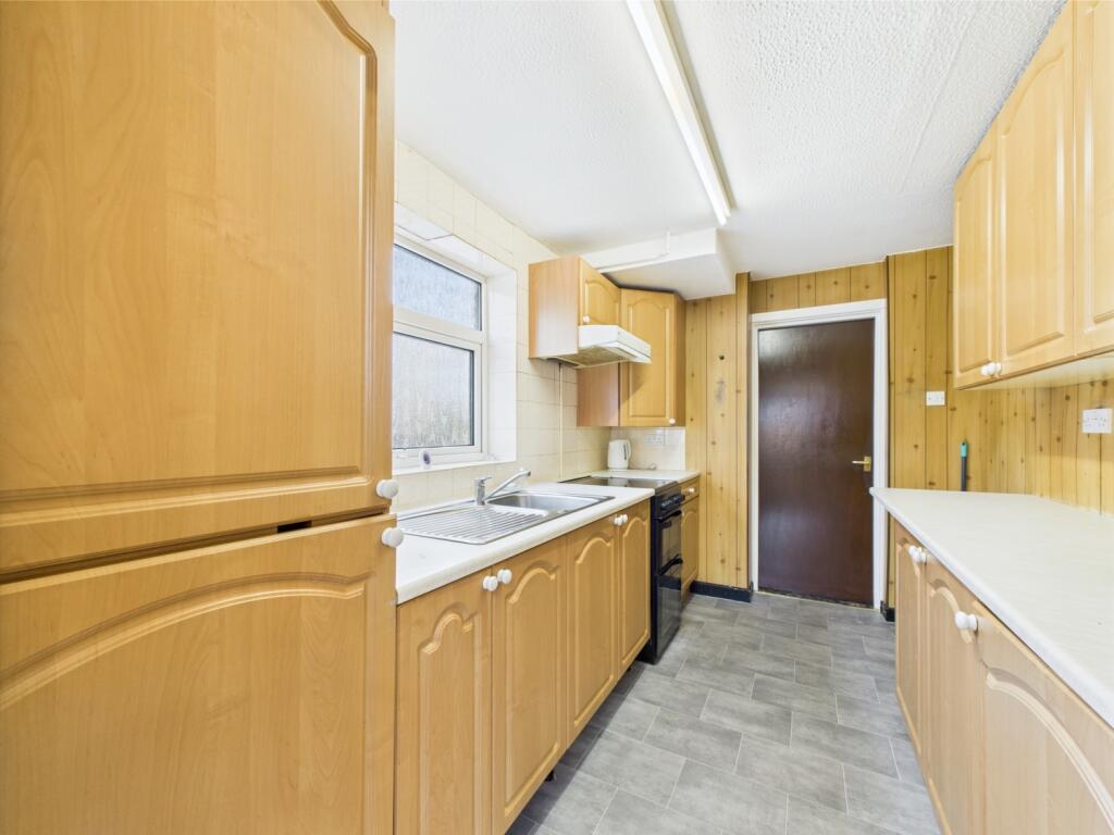 CAM02386G0-PR0128-STILL005