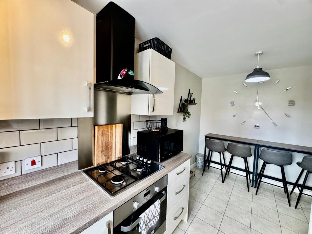 Kitchen &amp; Breakfast Area