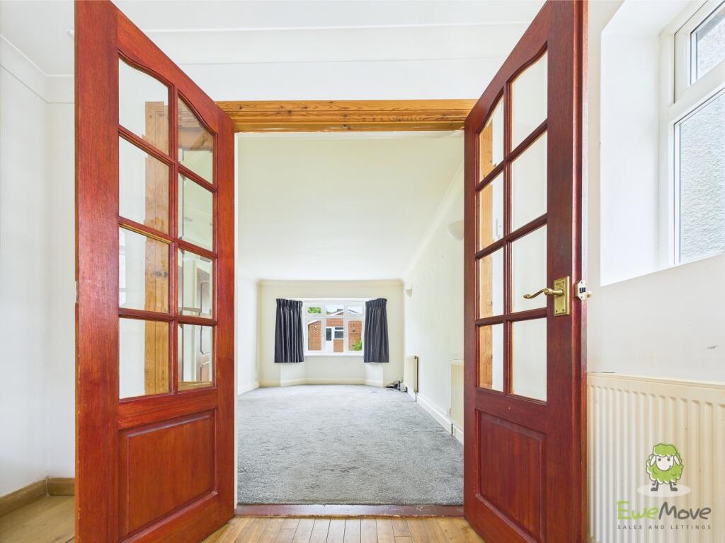 CAM01543G0-PR0128-STILL019