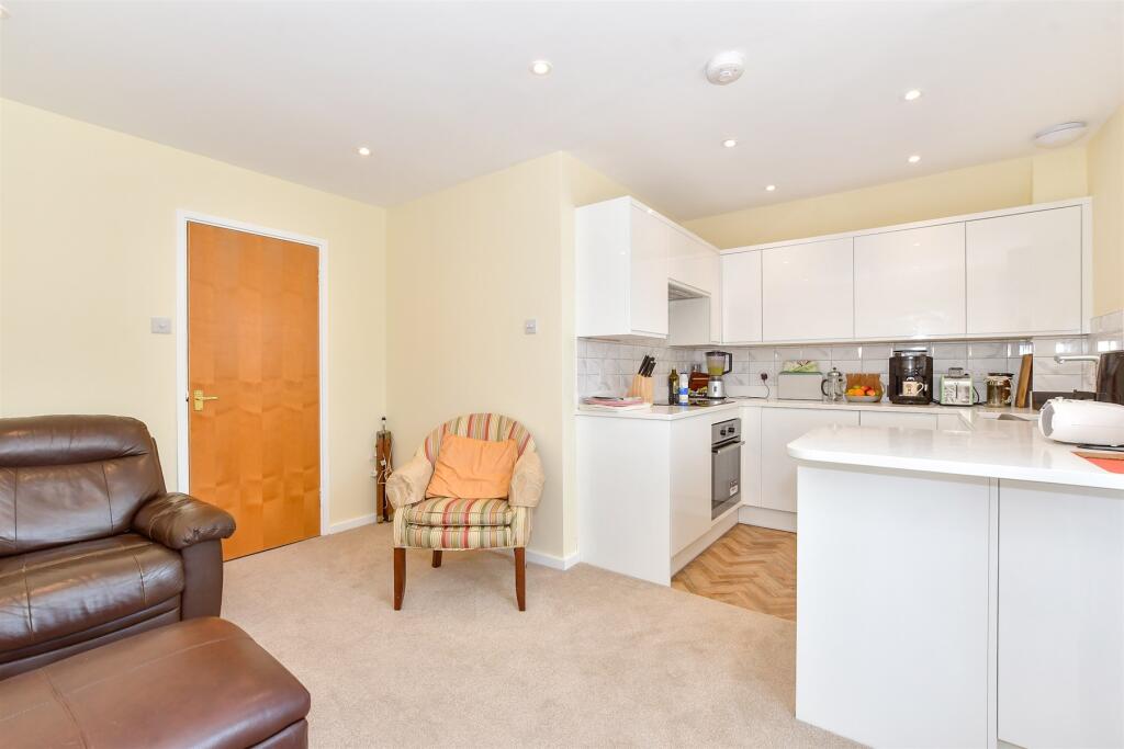Lounge/Kitchen