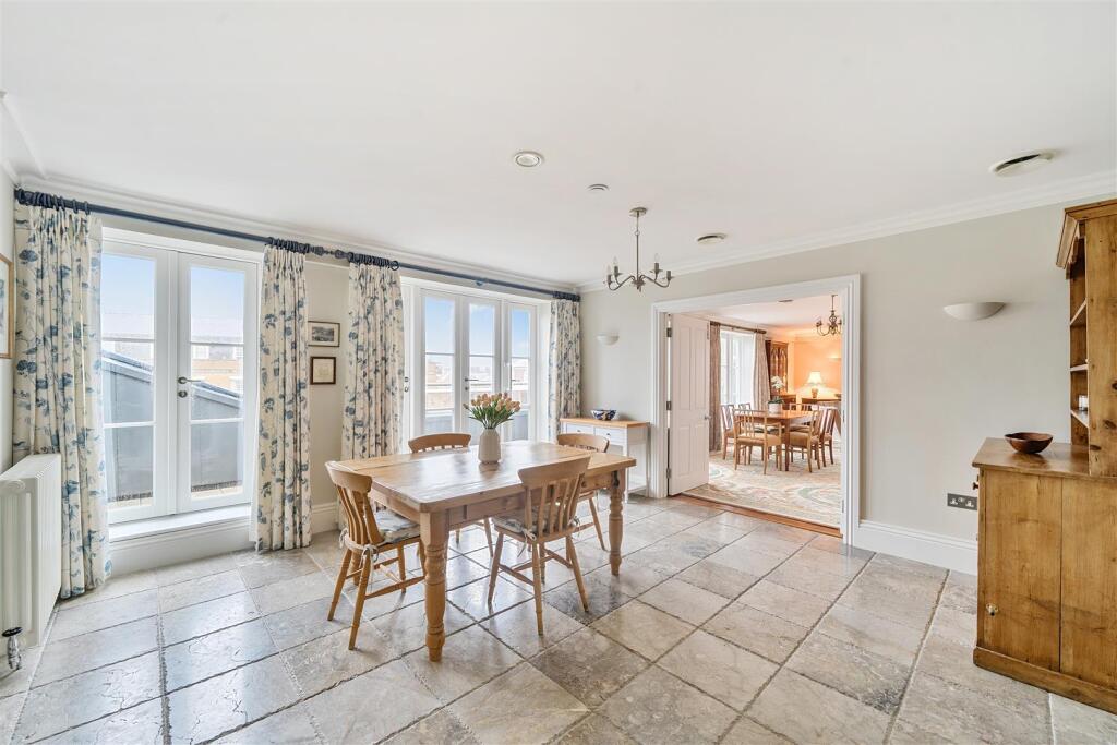Breakfast room