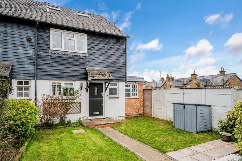 MIDDLE CLOSE (19).jpg