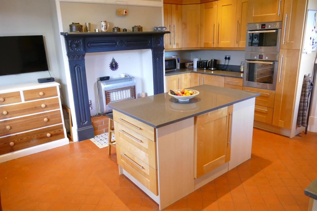Dining Kitchen b